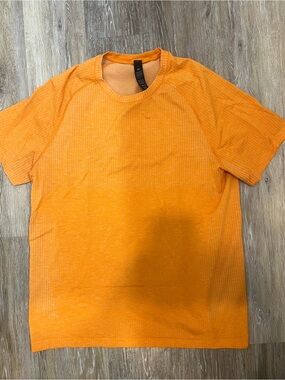 NWOT LULULEMON Men's Athletic Crew Neck Shirt - Orange